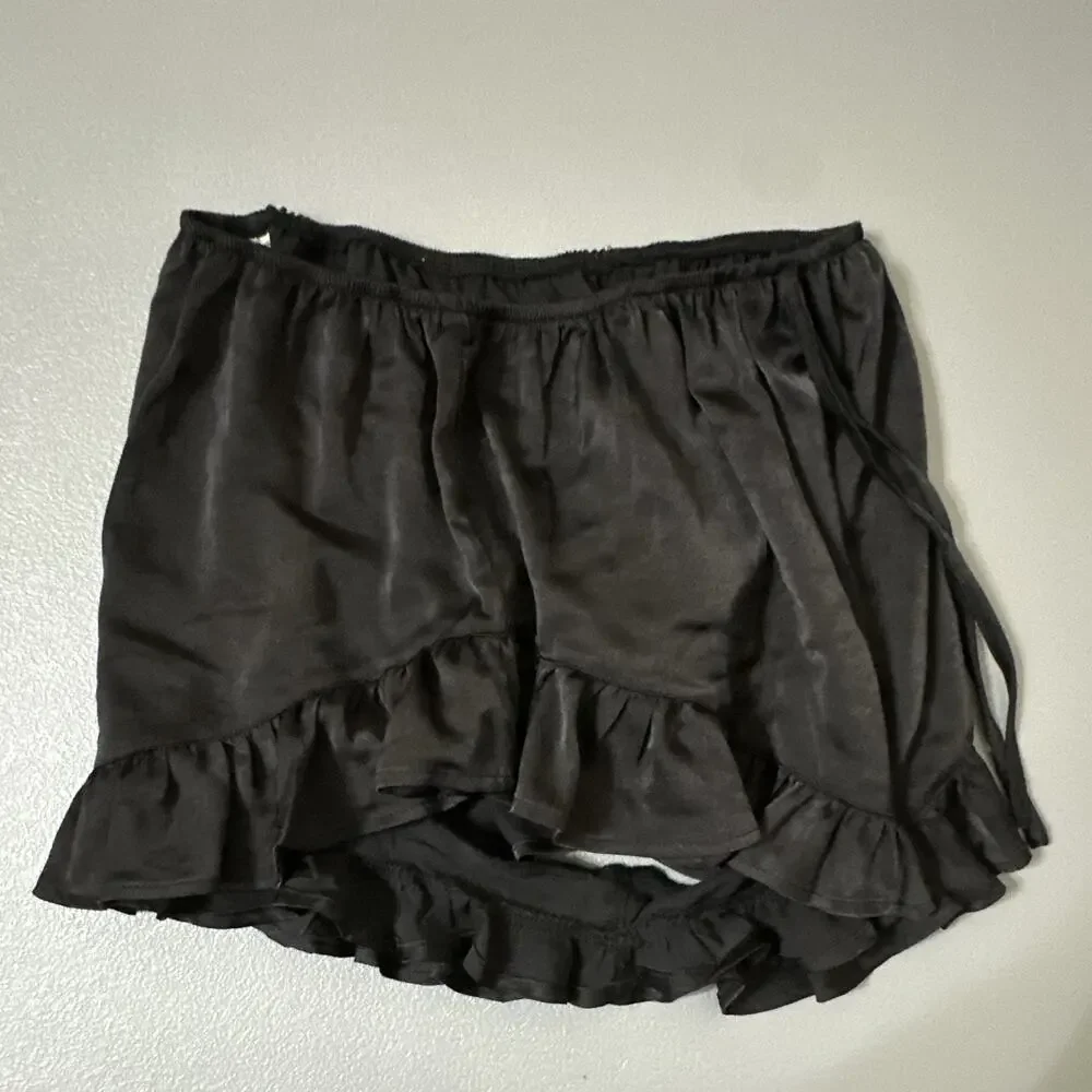 No Boundaries Women’s Black Silky-feel Ruffle Shorts Elastic Waist Size M